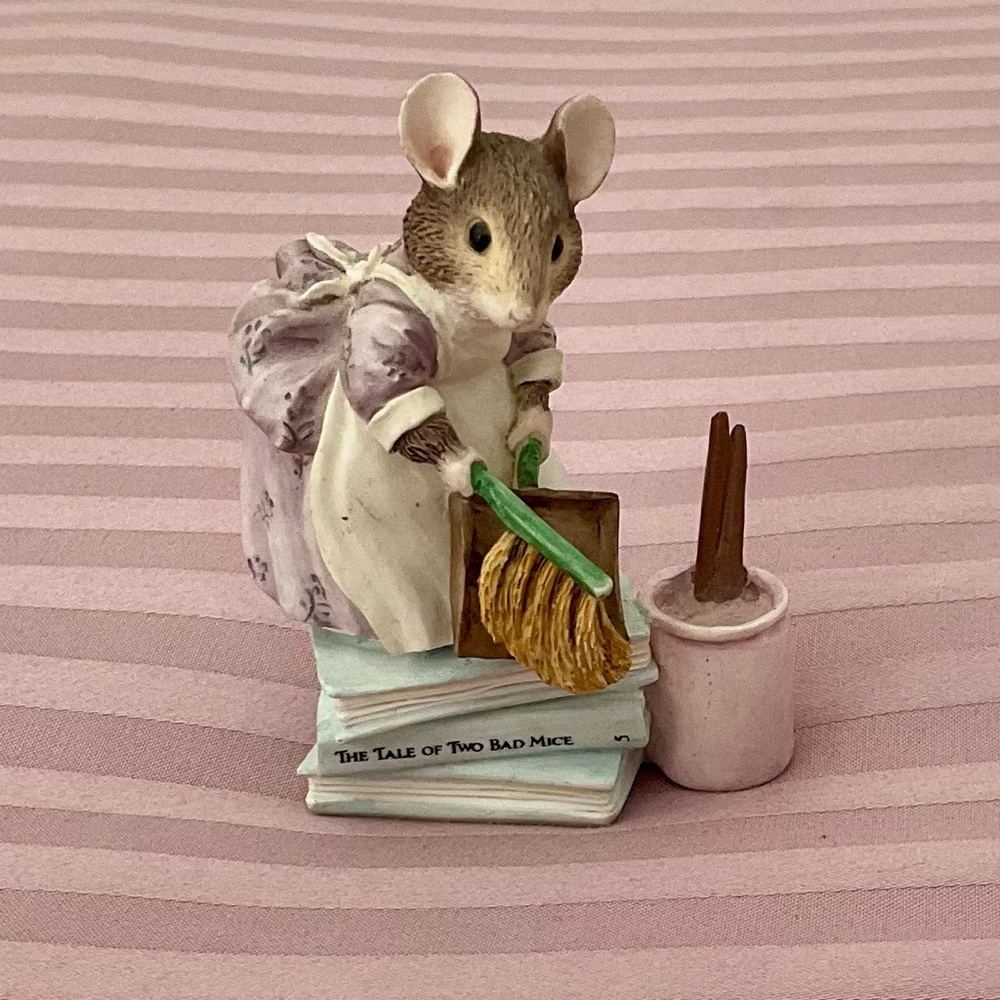The World of Beatrix Potter Hunca Munca The Tale of Two Bad Mice Figurine